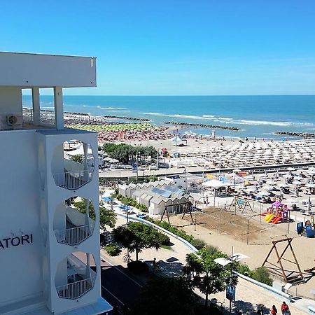 Ambasciatori Hotel - Beach Front -Breakfast Xxl & Brunch Until 12 30Pm Misano Adriatico Zewnętrze zdjęcie